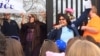  Niken Astari berorasi di depan 2.500-an peserta aksi Women's March di Erie, Pennsylvania hari Sabtu, 21 Januari 2017 (Courtesy: Judy Lawrence).