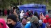 Migrantes que buscan asilo en la frontera pueden pedir cita usando aplicación móvil 